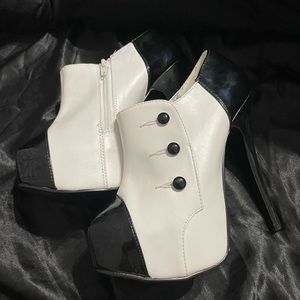 Bordello Pleasers Size 7.